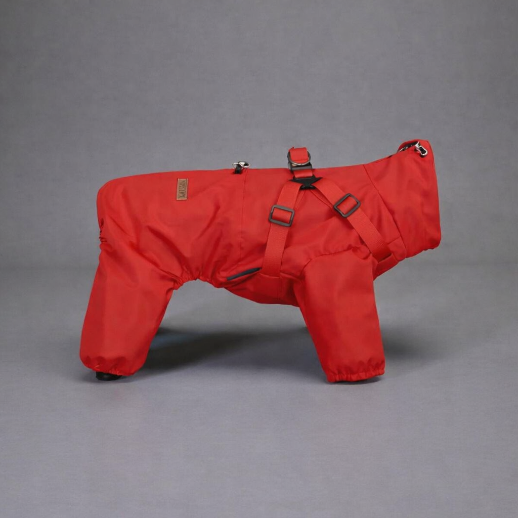 Giubbotto impermeabile rosso per cani con imbracatura integrata
